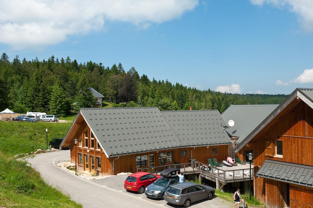 Madame Vacances Les Chalets Du Berger La Feclaz Exterior photo